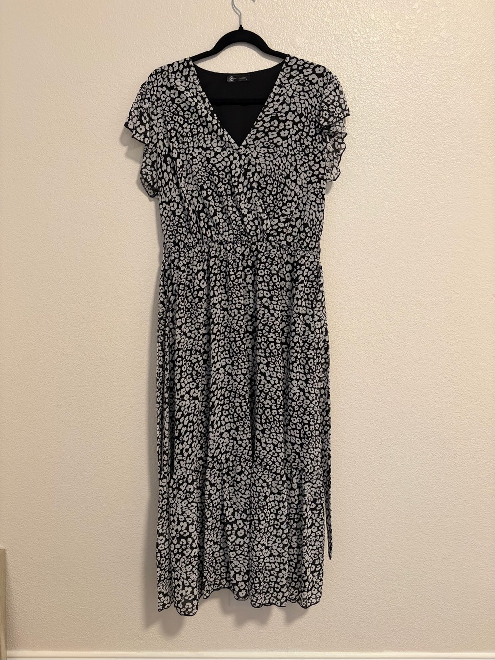 Black & White Floral Wrap Midi Dress - Unbranded